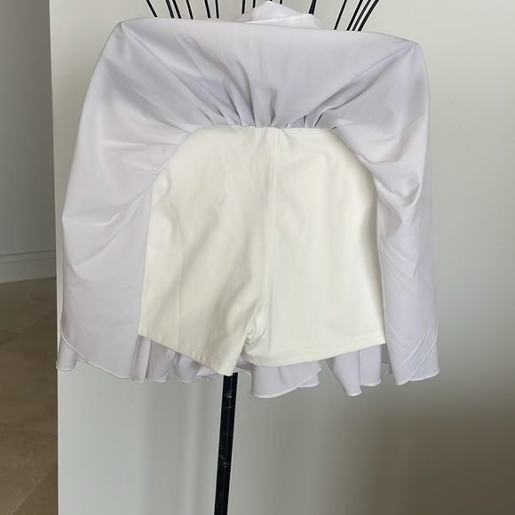NWT STEVE MADDEN WHITE SKORT - Picture 3 of 4